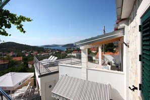 ハウス ベッド (複数台) | 施設の正面