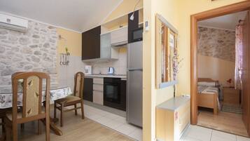 House, Multiple Beds | Private kitchen | Stovetop, dishwasher, cookware/dishes/utensils