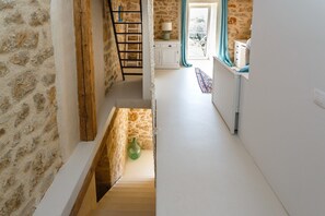 Villa, meerdere bedden | Privékeuken | Een kookplaat, een vaatwasser, kookgerei, borden en bestek