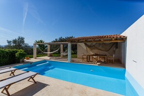 Vila, várias camas | Terraço/pátio