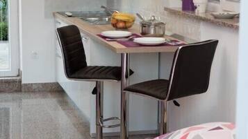 Căn hộ, 1 giường đôi | Bếp riêng | Lò vi sóng