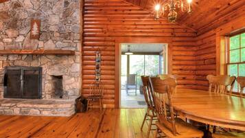 Cabin, 3 Bedrooms | Living room | TV