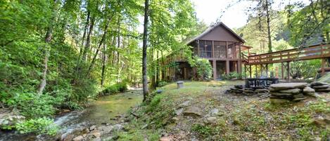 Cabin, 3 Bedrooms | Property grounds