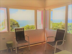 Quadruple Room | Desk, soundproofing, rollaway beds, free WiFi - The Song of Eagle (Donghe)