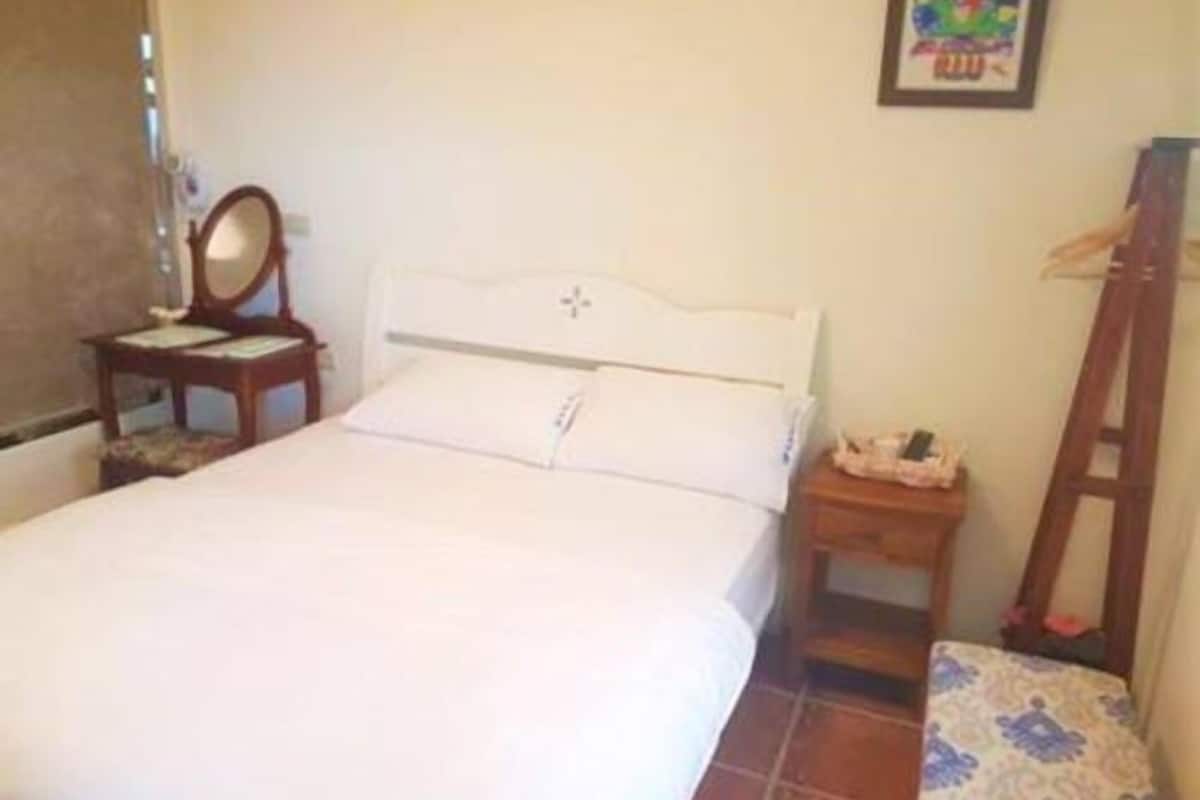 Double Room | Desk, soundproofing, rollaway beds (surcharge), WiFi (free)