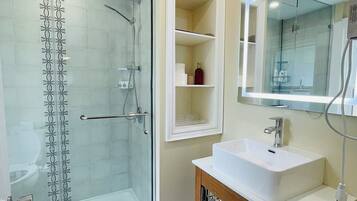 Bathtub, hair dryer, bidet, towels