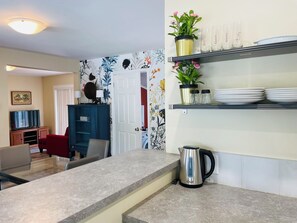 Interior - Comfort Home Stays - Central Niagara Ideal For Families or Groups (St. Catharines)