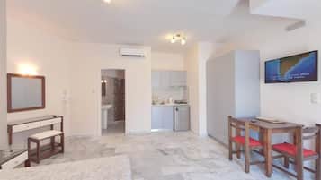 Standard Studio | Private kitchenette | Mini-fridge, stovetop, electric kettle