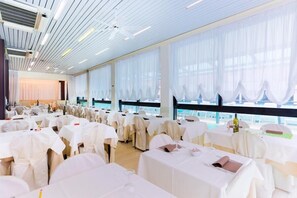 Frühstück, Mittagessen, Abendessen, italienische Küche 