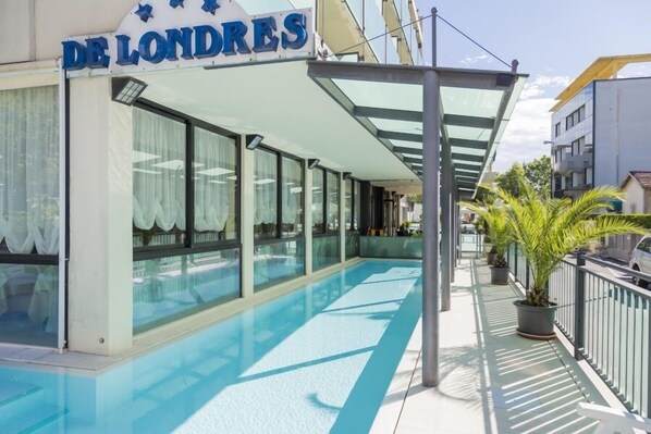 Piscine extérieure (ouverte en saison)