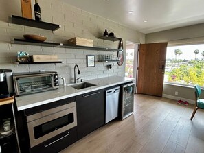 Full-size fridge, microwave, dishwasher, coffee/tea maker