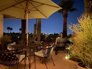Outdoor dining -  The ViewPointe- Location! Views - Mountain & Skyline in Central Phoenix (Phoenix)