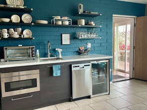 Full-sized fridge, microwave, dishwasher, coffee/tea maker