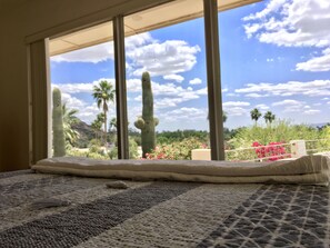 2 bedrooms, desk, iron/ironing board, free WiFi -  The ViewPointe- Location! Views - Mountain & Skyline in Central Phoenix (Phoenix)