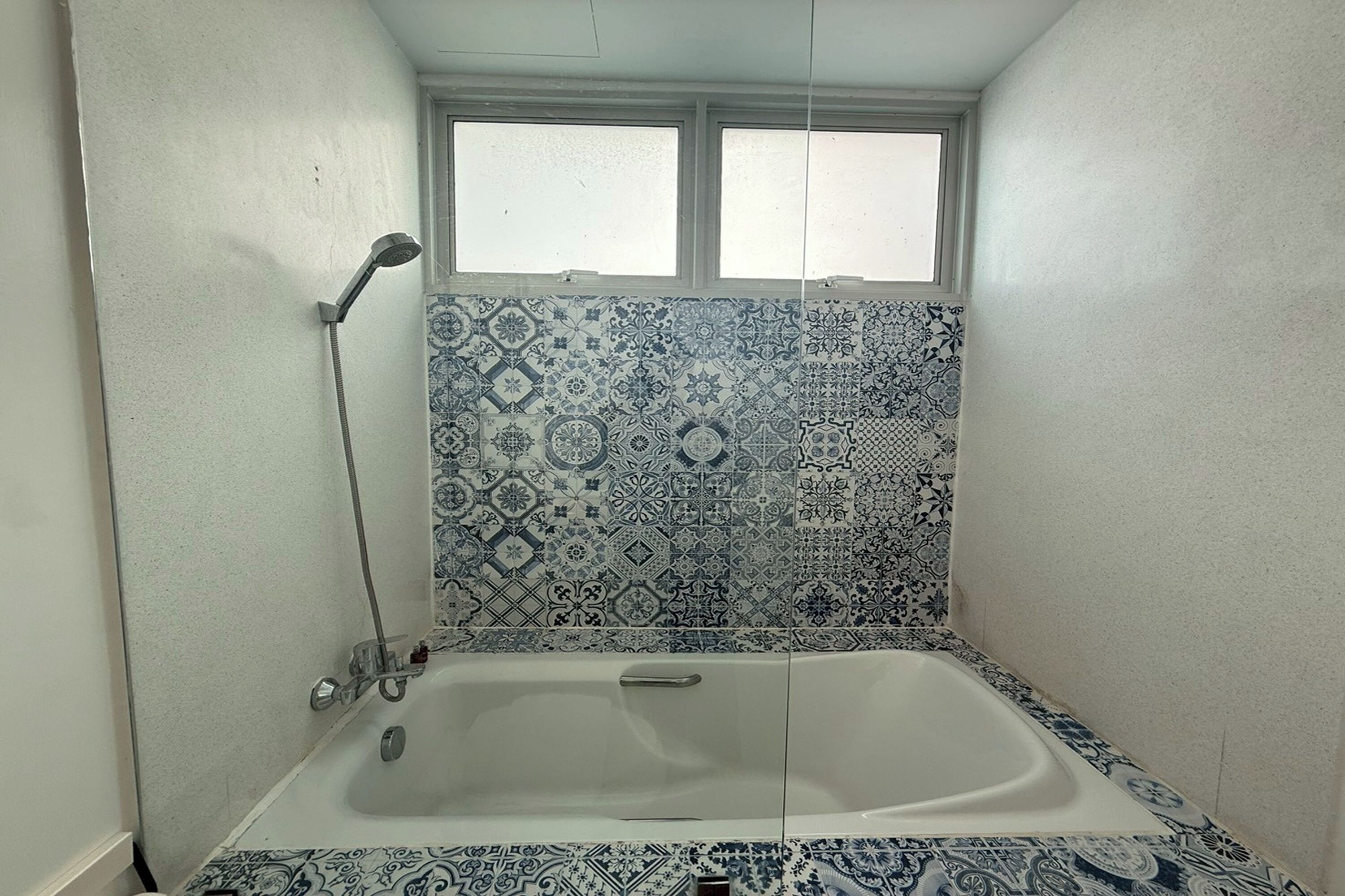 2 Bedroom Suite Jacuzzi | Bathroom | Free toiletries, hair dryer, slippers, towels
