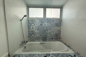 2 Bedroom Suite Jacuzzi | Bathroom