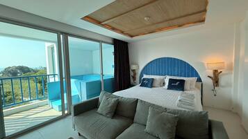 Deluxe Ocean View Jacuzzi | Desk, iron/ironing board, free WiFi, bed sheets
