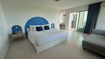 Duplex Suite | Desk, iron/ironing board, free WiFi, bed sheets