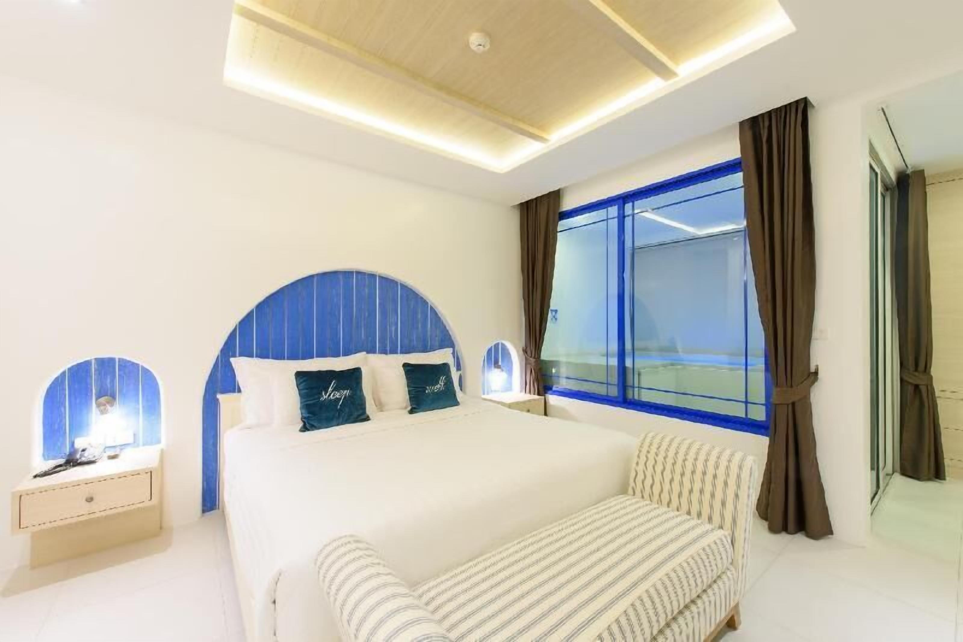 ตู้นิรภัยในห้องพัก, โต๊ะทำงาน, ผ้าม่านกันแสง, Wi-Fi ฟรี