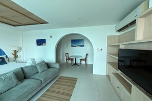 Deluxe Ocean View Jacuzzi | Desk, iron/ironing board, free WiFi, bed sheets - Costa Village Jacuzzi Bangsaray (Sattahip)