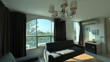 2 Bedroom Suite Jacuzzi Seaview | View from room
