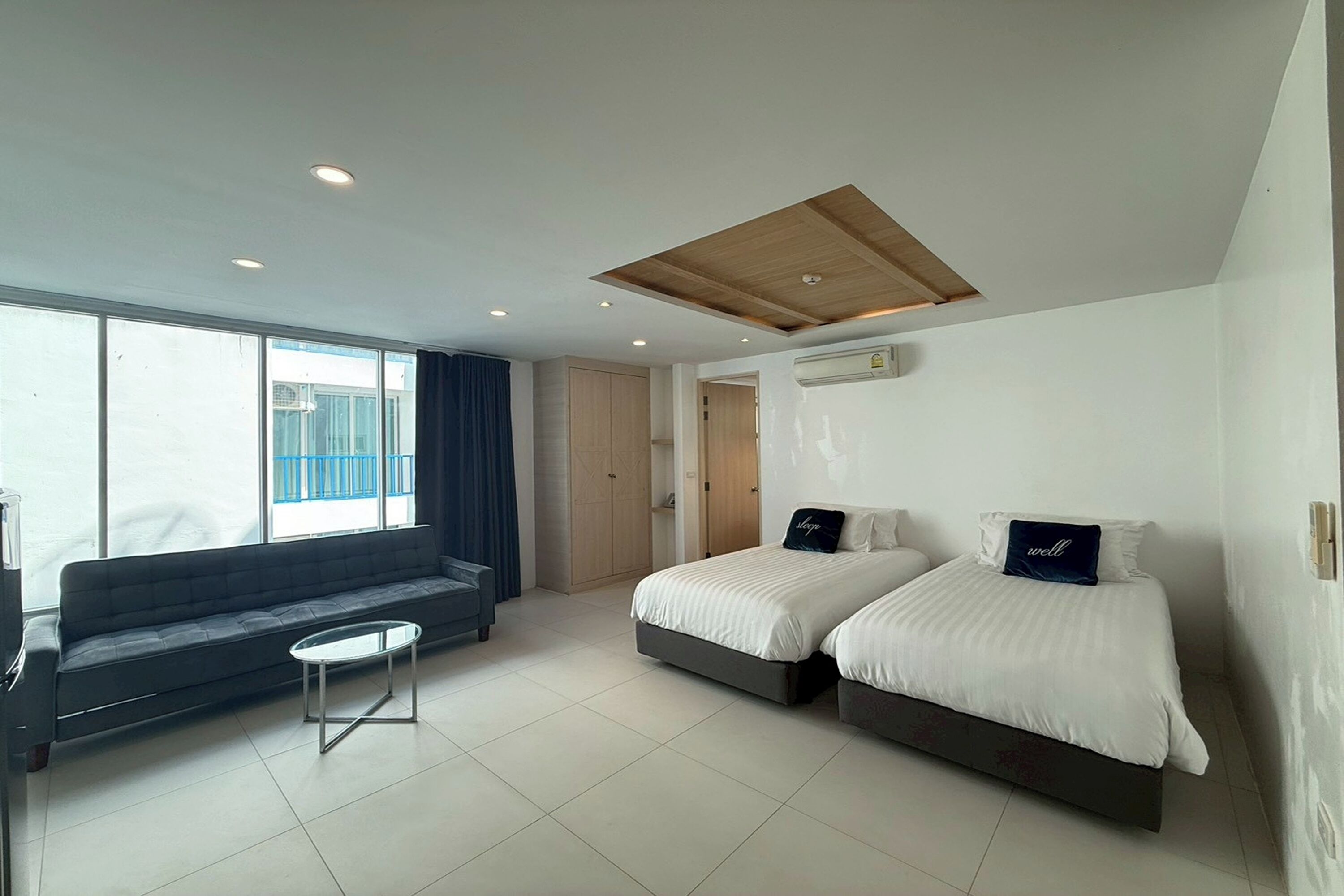 2 Bedroom Suite Jacuzzi | Desk, iron/ironing board, free WiFi, bed sheets