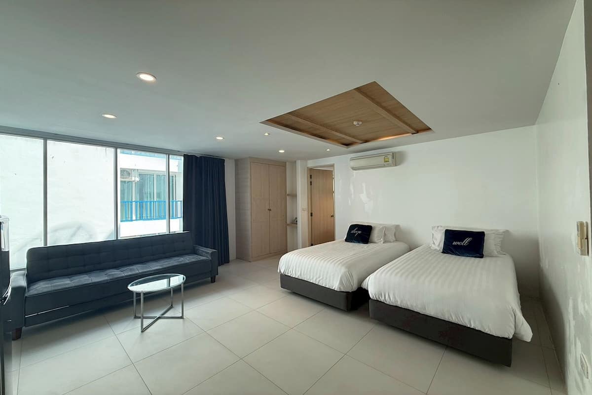 2 Bedroom Suite Jacuzzi | Escritorio, tabla de planchar con plancha, wifi gratis y ropa de cama