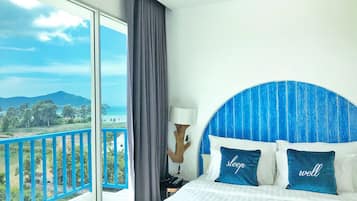 1 Bedroom Suite Jacuzzi | In-room safe, desk, blackout drapes, free WiFi