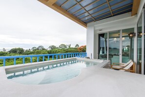 2 Bedroom Suite Jacuzzi Seaview | In-room safe, desk, blackout drapes, free WiFi - Costa Village Jacuzzi Bangsaray (Sattahip)