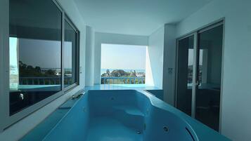 1 Bedroom Suite Jacuzzi Seaview | View from room
