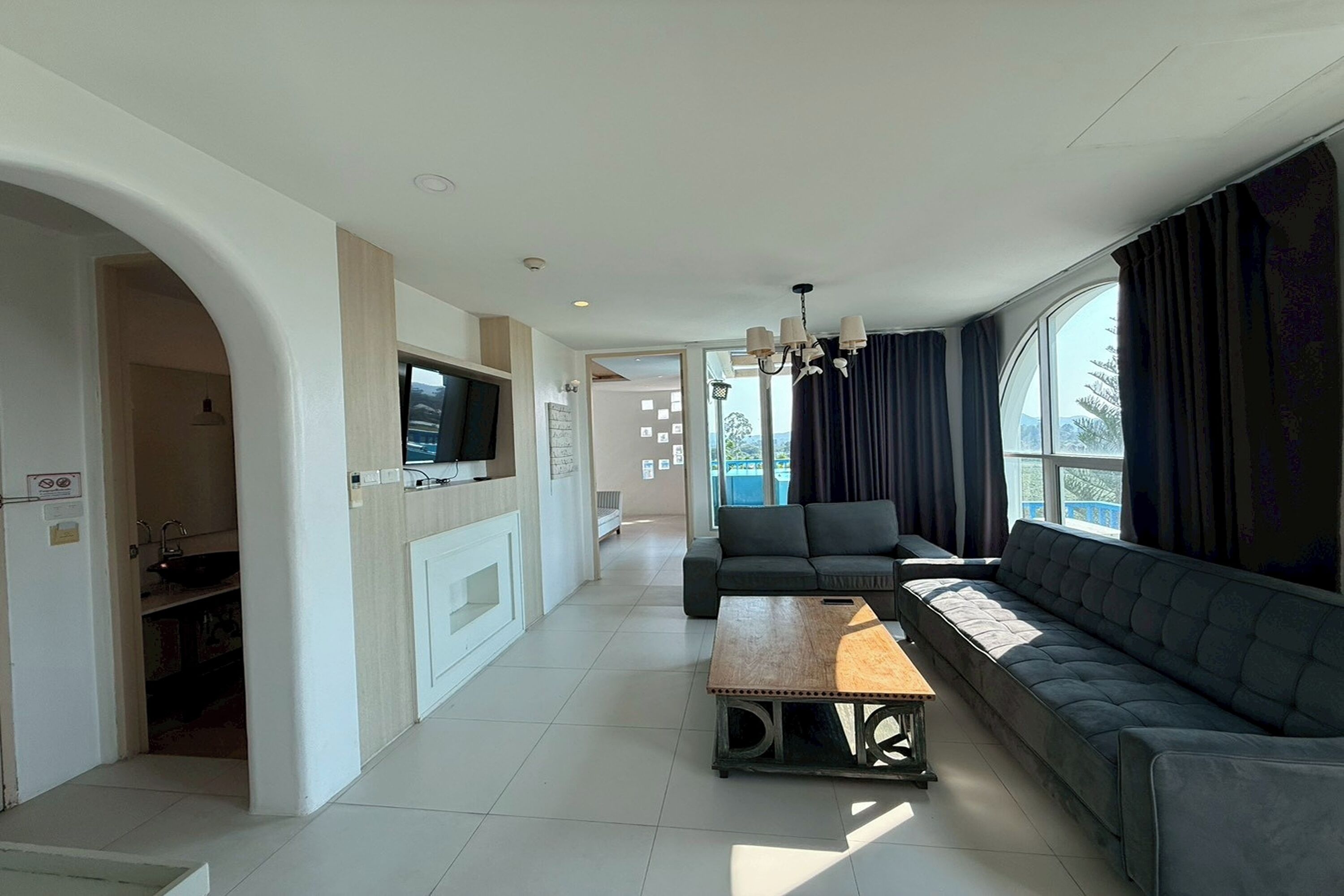 2 Bedroom Suite Jacuzzi Seaview | Living area