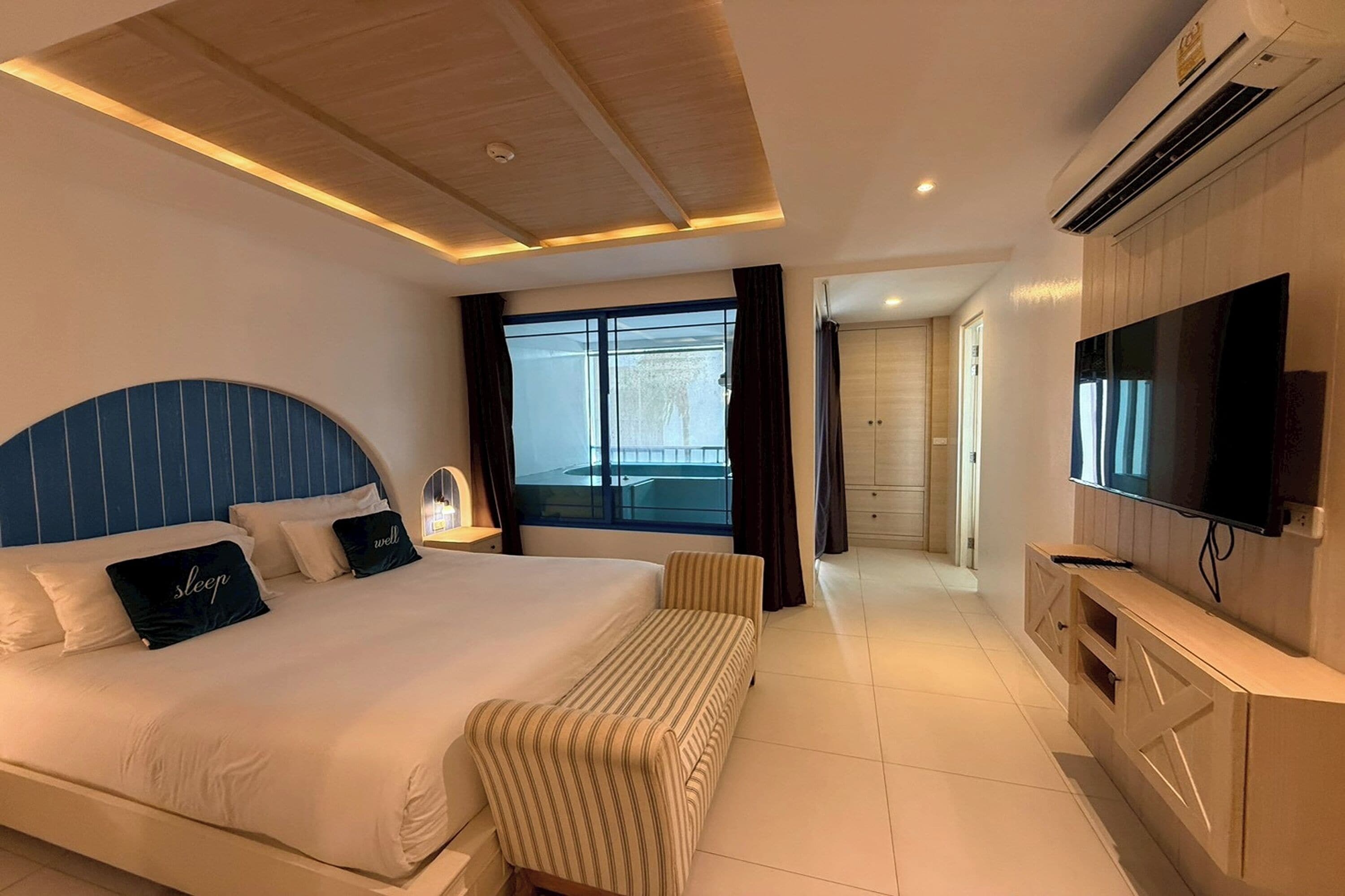 Deluxe Jacuzzi | 办公桌、熨斗/熨板、免费 WiFi、床单