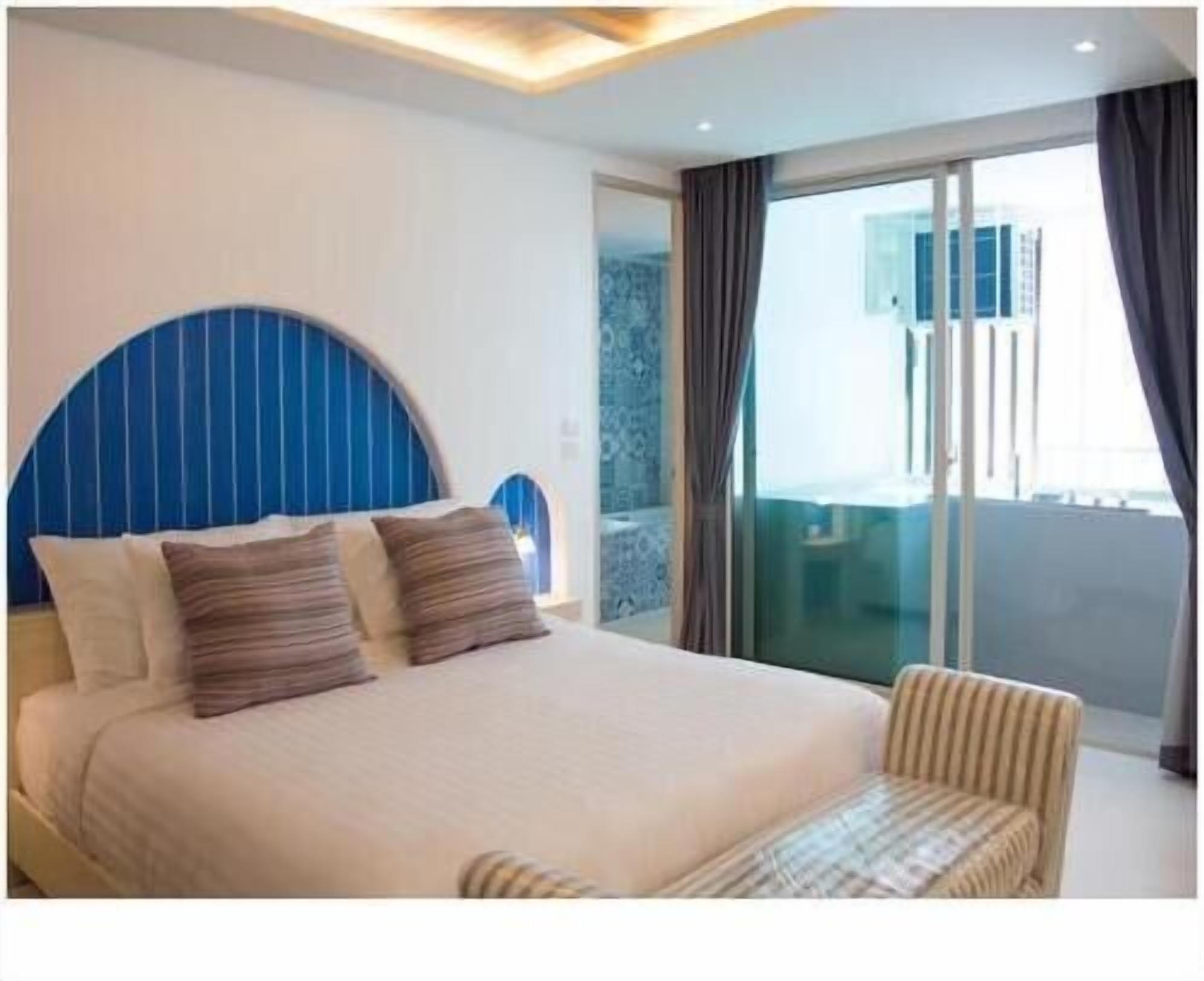 In-room safe, desk, blackout curtains, free WiFi