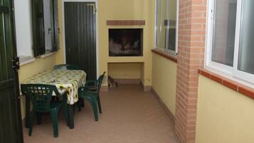 Apartemen, 2 kamar tidur (70/A) | Teras/patio