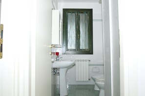 Departamento, 2 habitaciones (70/A) | Baño | Regadera, regadera tipo lluvia, bidet 