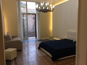 Interior - home in the historic center of Catania (Catania)