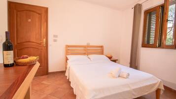 1 chambre, fer et planche à repasser, accès Internet, draps fournis