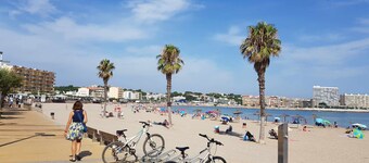 Villa Sophie. Feet in the water! magnificent