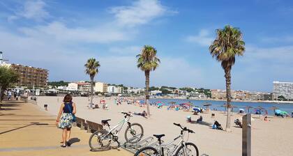 Villa Sophie. Feet in the water! magnificent