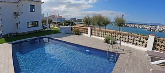 Villa Sophie. Feet in the water! magnificent