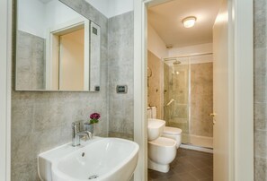 Dutxa, assecador de cabells i tovalloles 