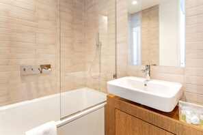 Deluxe Apartment, 2 Bedrooms, Terrace | Bathroom