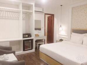 Minibar, rideaux occultants, fer et planche à repasser, Wi-Fi gratuit