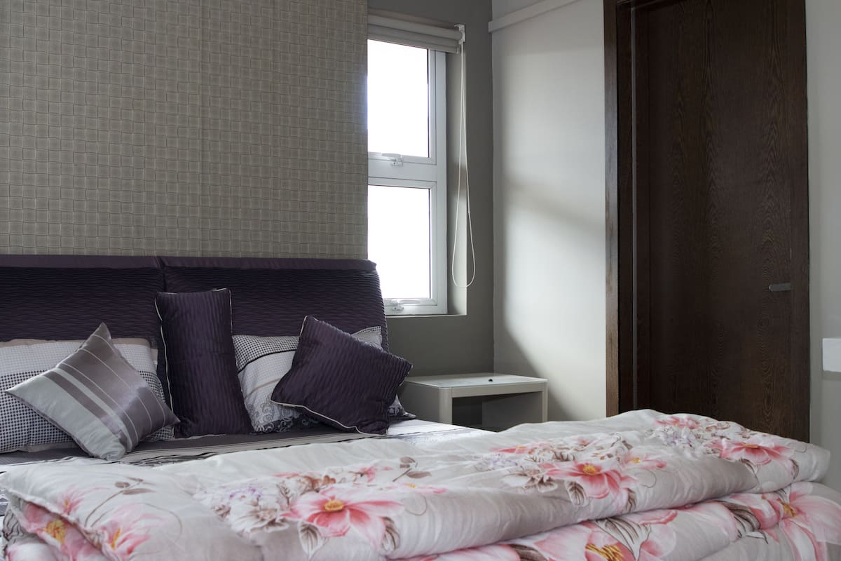 Cortinas blackout, tabla de planchar con plancha y wifi gratis