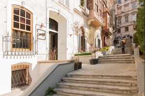 Exterior - Perfect Location - 4 BR - 8 PPL - Taksim (Istanbul)