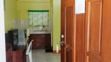 Deluxe Triple Room | Desk, free WiFi