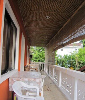 Chambre Triple Deluxe | Balcon