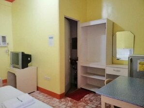 Standard Room | Desk, free WiFi