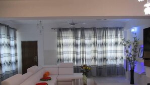 Ảnh chưa phân loại, 2 trong số 11 ảnh, nút
