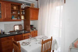 City Apartment, Multiple Beds | Private kitchen | Full-sized fridge, oven, stovetop, cookware/dishes/utensils - Meteora Christian's Place (Trikala)